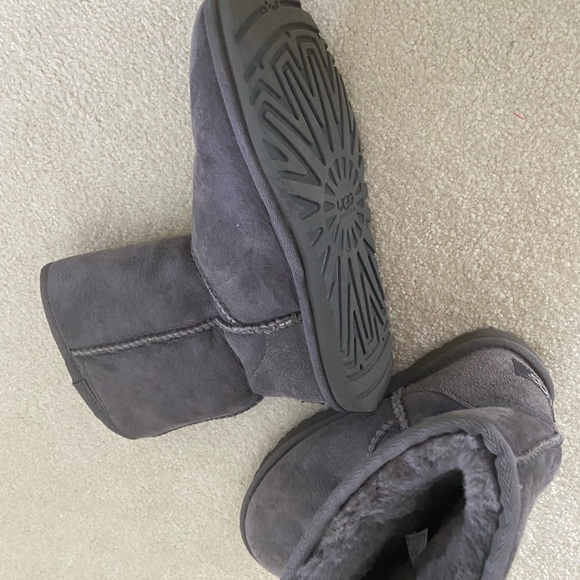 Ugg Australia short gray classic boots size 6 - Picture 3 of 4